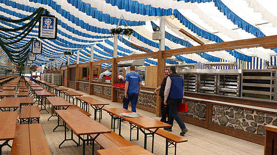Festhalle Bayernland in neuem Innendesign beim Aufbau Fr&uuml;hlingsfest M&uuml;nchen 2018 am 18.04.2018 (&copy;Foto: Martin Schmitz)